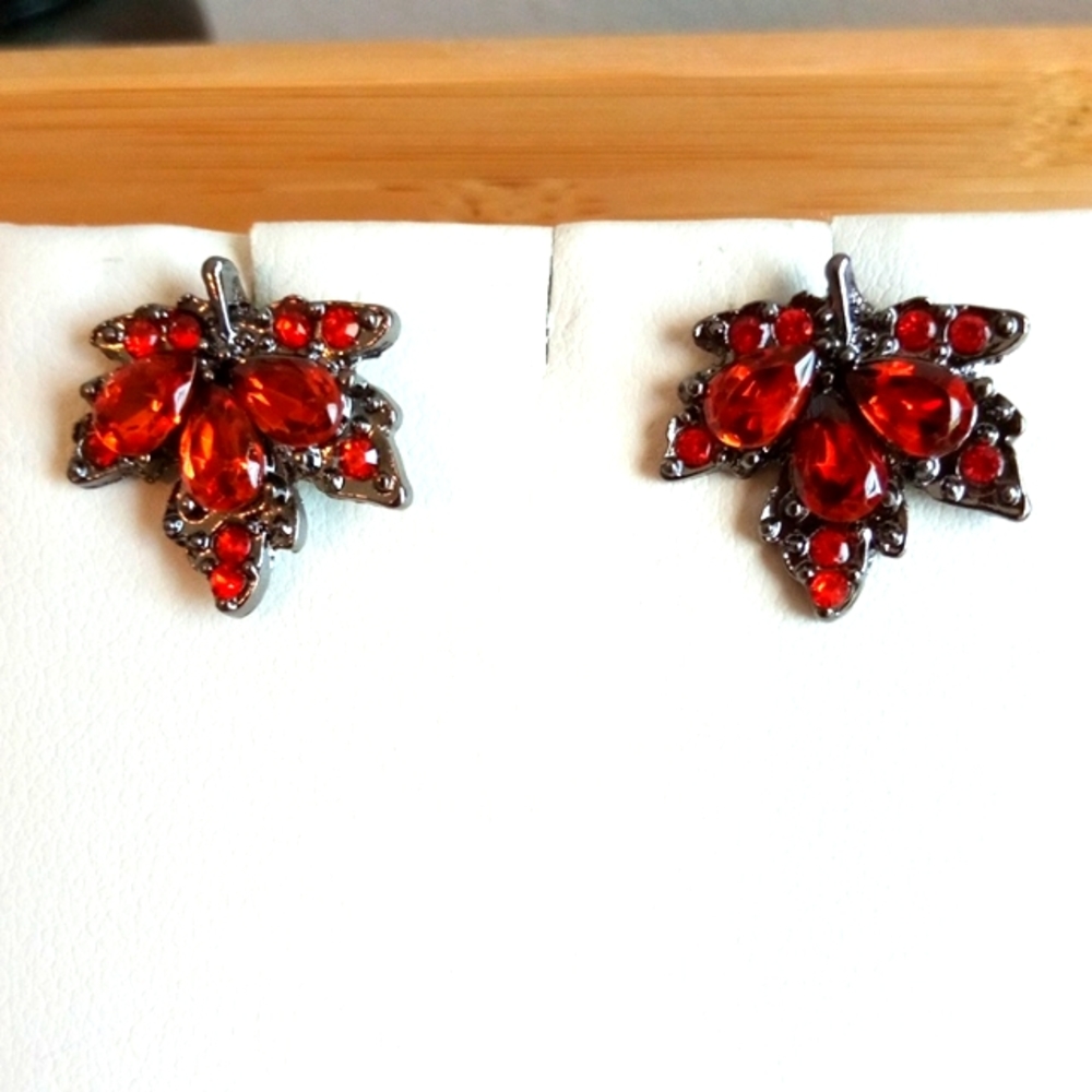 🆕 Red Maple Leaf 🍁 Earrings